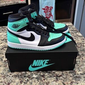 Nike Air Jordan 1 Retro High-top Sneakers in Black, White, and Teal